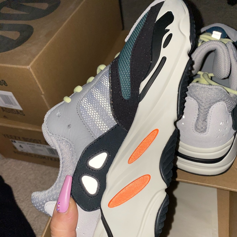 Yeezy 700 Wave Runners Size 4
